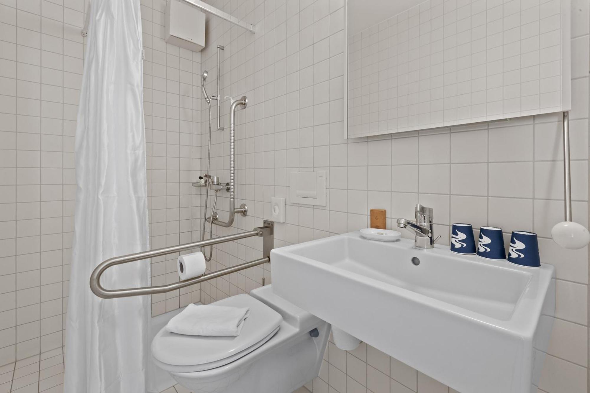 Hotel De La Poste Сиере Екстериор снимка