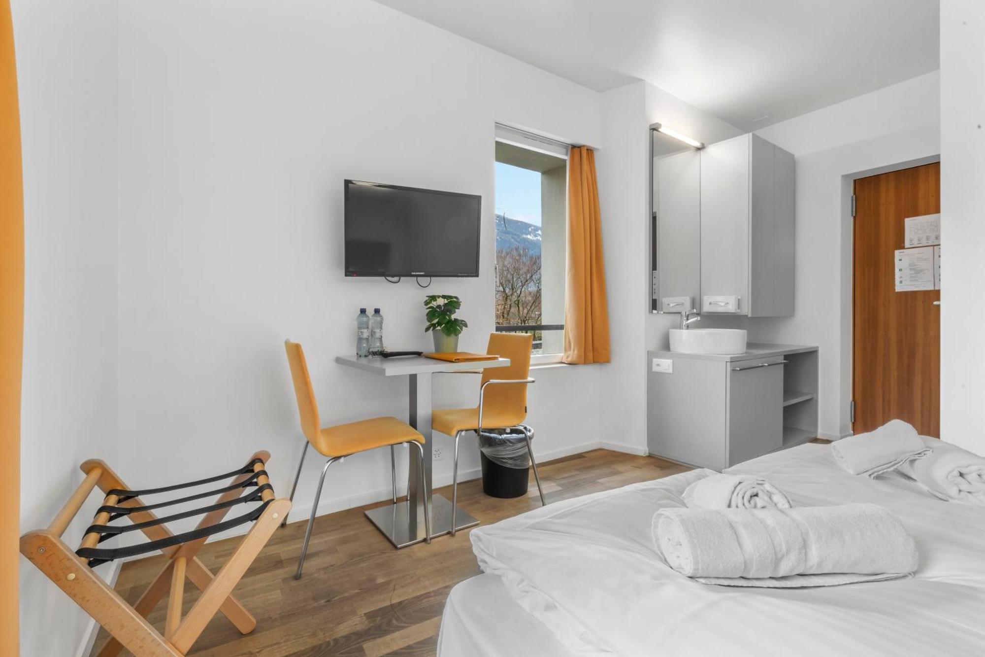 Hotel De La Poste Сиере Екстериор снимка