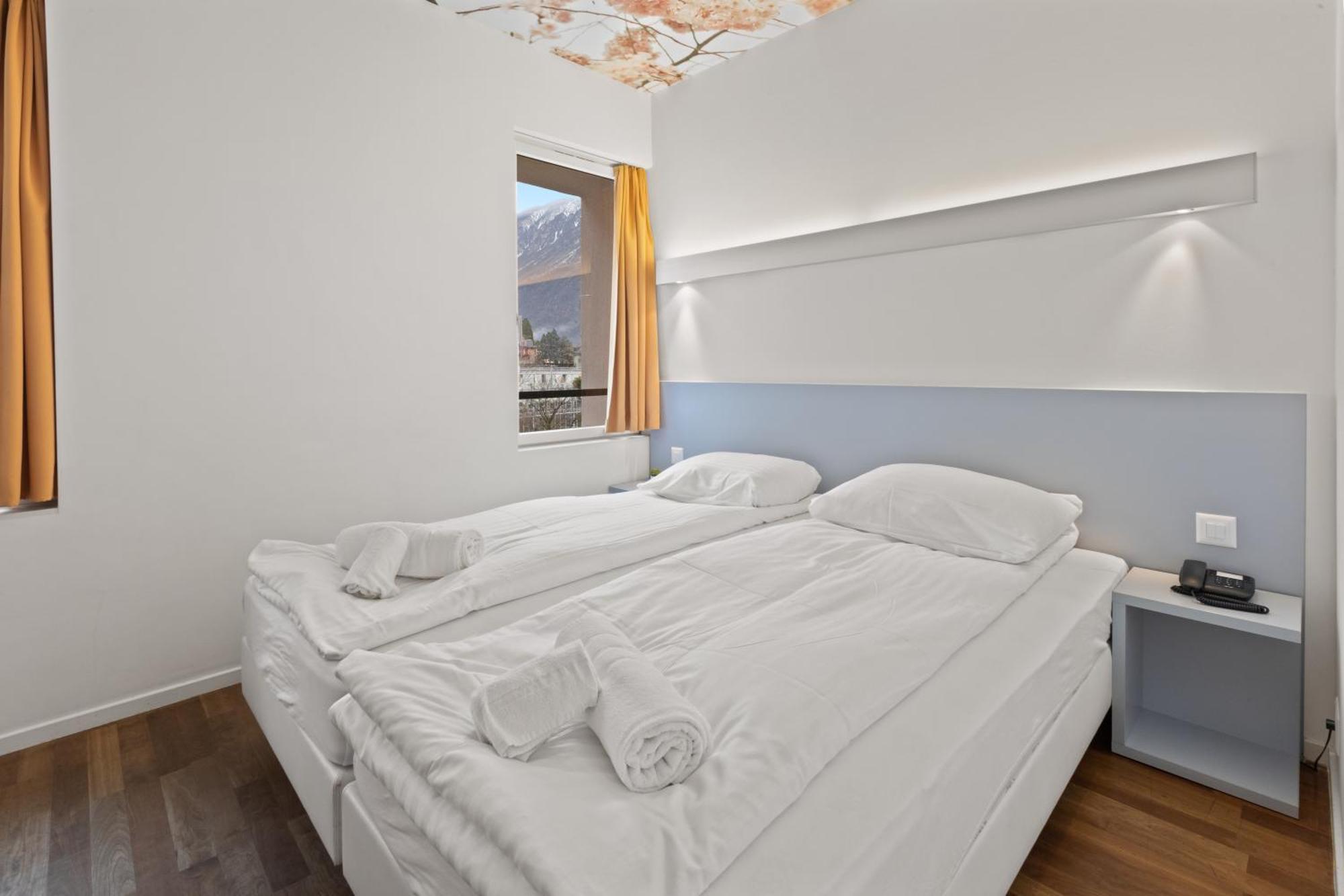 Hotel De La Poste Сиере Екстериор снимка