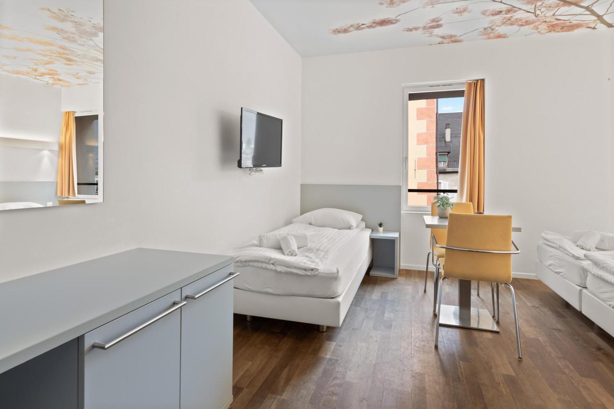 Hotel De La Poste Сиере Екстериор снимка