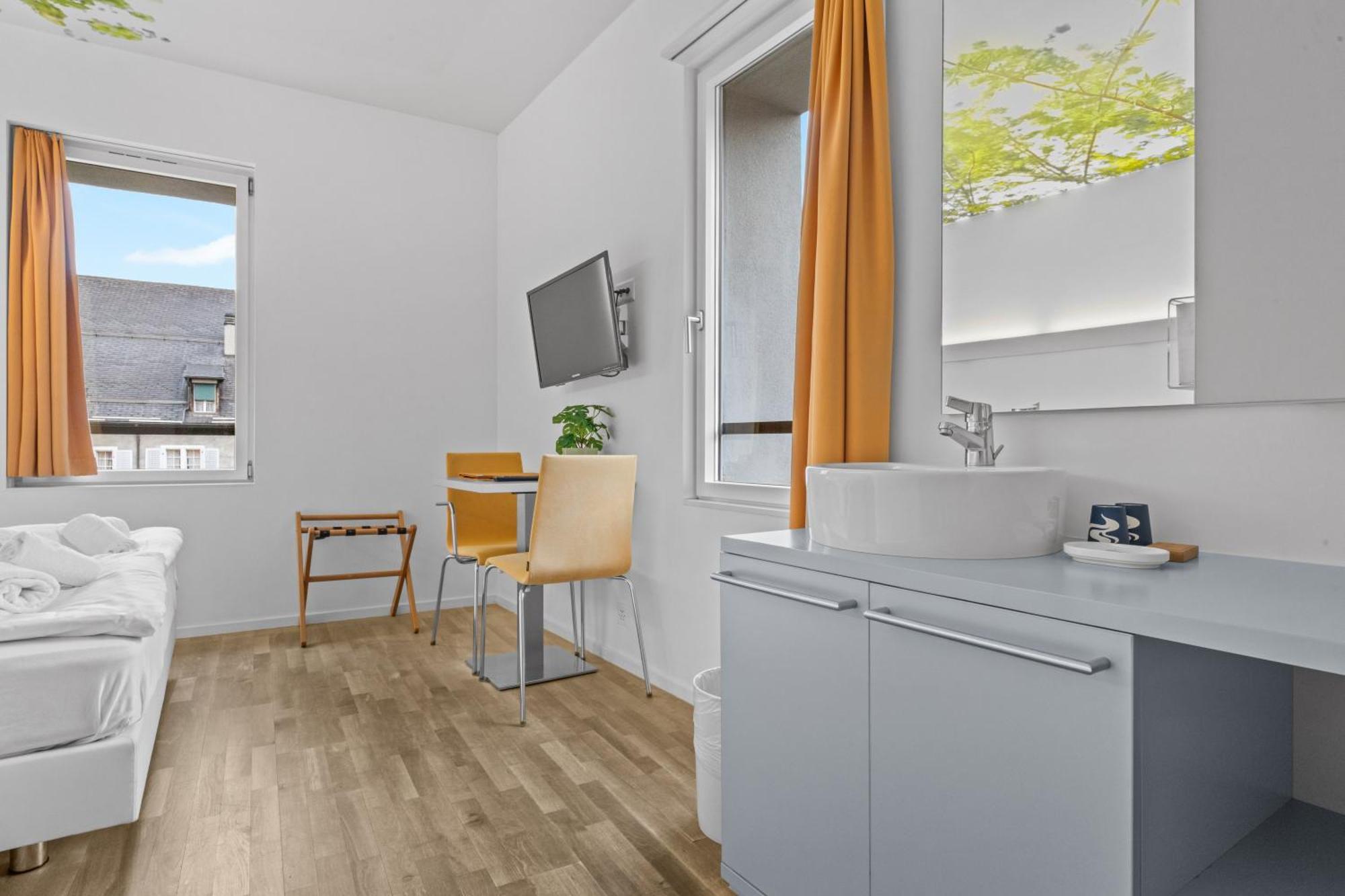 Hotel De La Poste Сиере Екстериор снимка