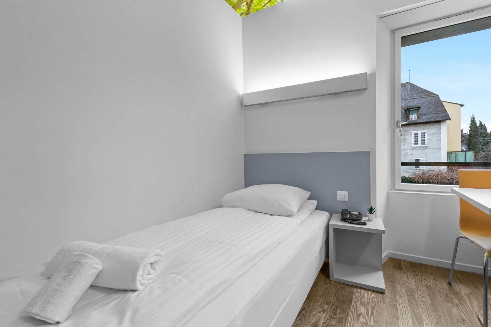 Hotel De La Poste Сиере Екстериор снимка