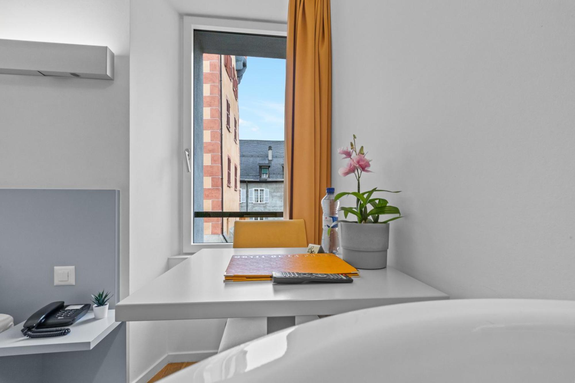 Hotel De La Poste Сиере Екстериор снимка